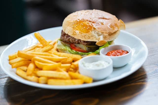 Об отношении компании ТОО «Food Solutions KZ» к процессу регистрации российского бренда «Вкусно и точка» в Казахстане